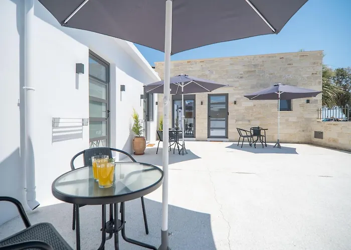 Kiani Apts